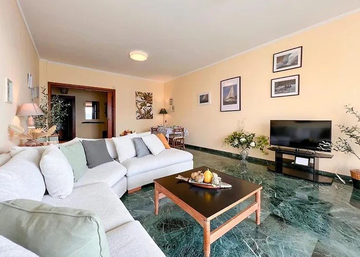 Joivy In With Gulf View