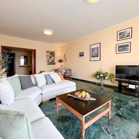 Joivy In With Gulf View